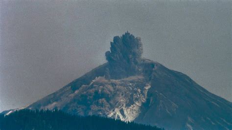 RAW Video: Mount St. Helens eruption on May 18, 1980 .